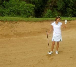 Stephanie Wie in bunker at Kapalua
