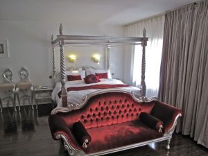 Talbot Hotel guest room